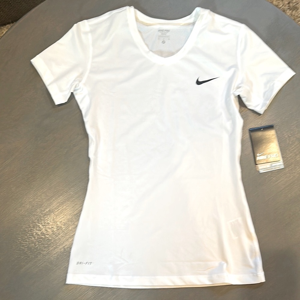 Nike White Fitted Short Sleeve T-Shirt: NWT